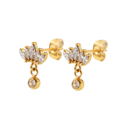 Pera flower stud earrings